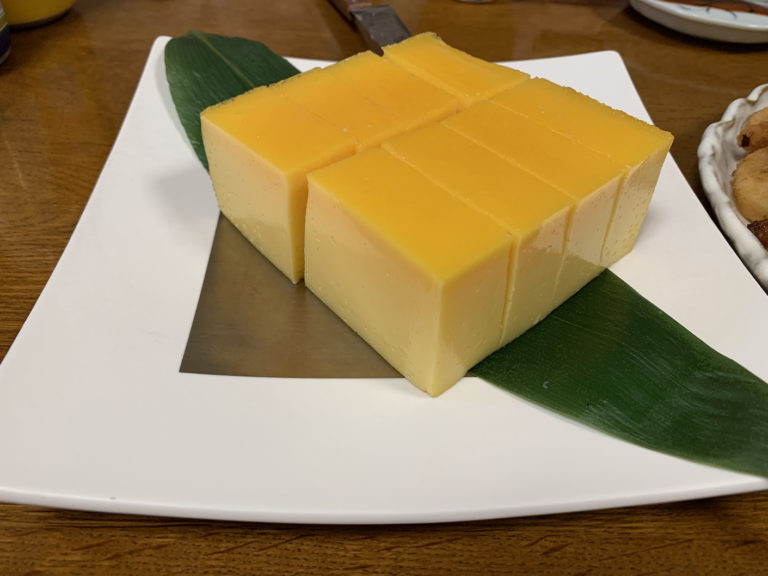 飫肥の厚焼卵を飛行場で購入